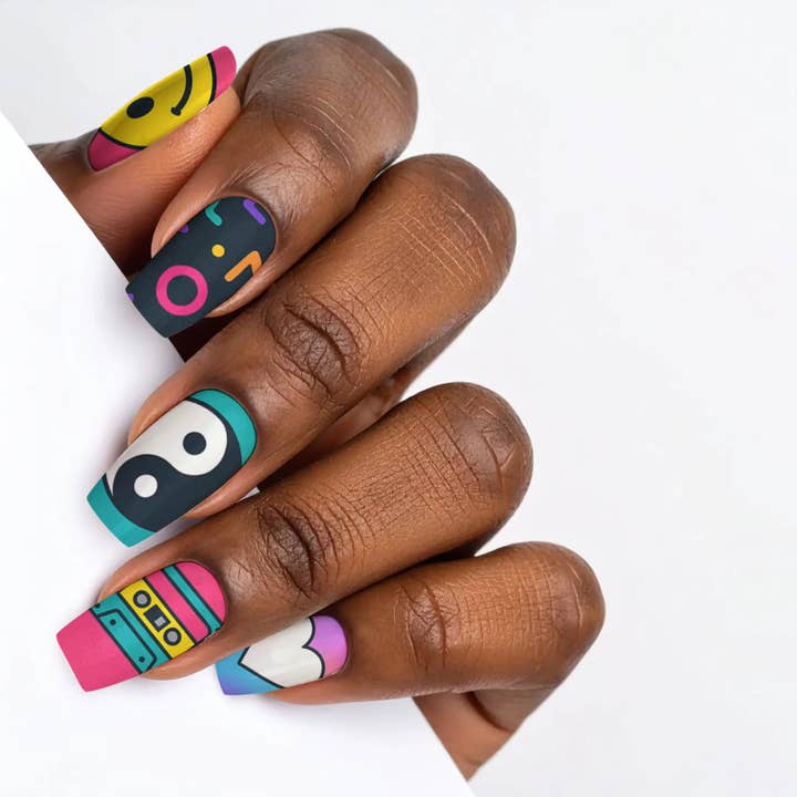 FYNE BODY - Wholesale Press-on/fake nails - Retro Drip 90's Press-On Nails85