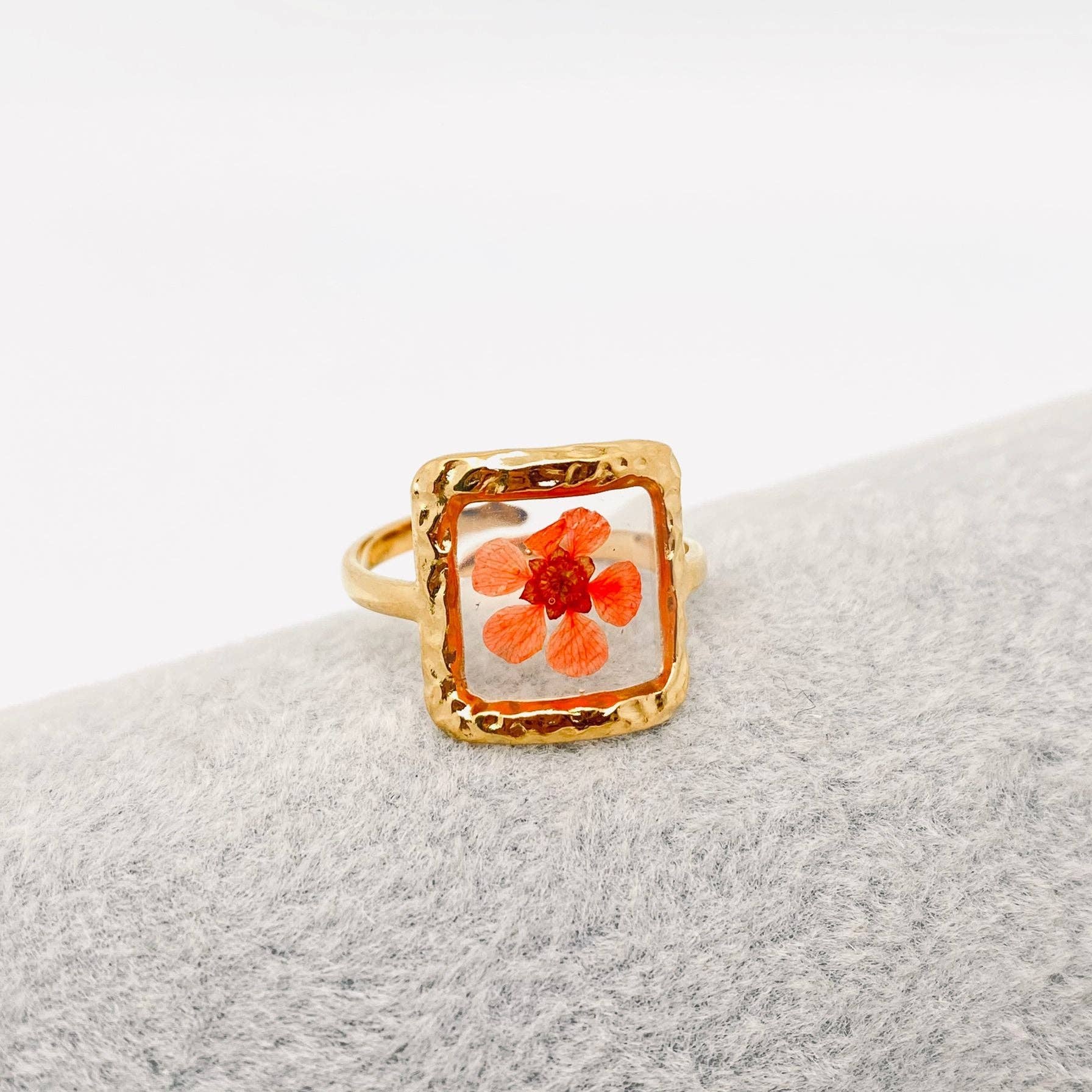 Mio Queena - Wholesale Cocktail/Statement Ring - 18K Gold Plated Stainless Steel Floral Ring - FGS/PDF7