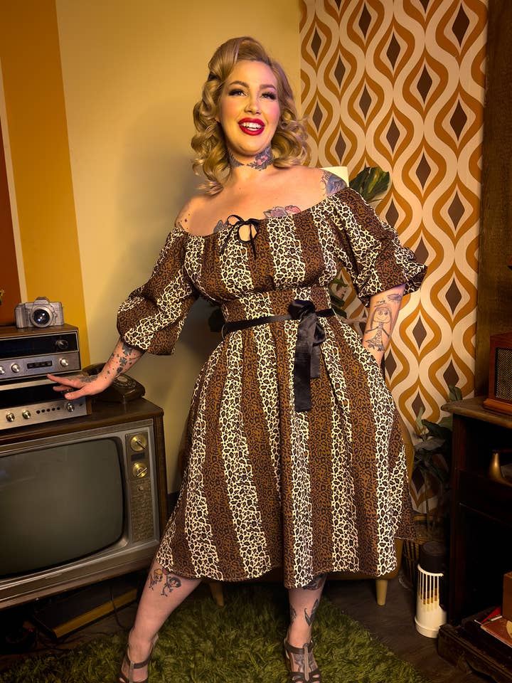 Eva Klänning Leopardrandigt Mönster för wholesale av The Oblong Box Shop™