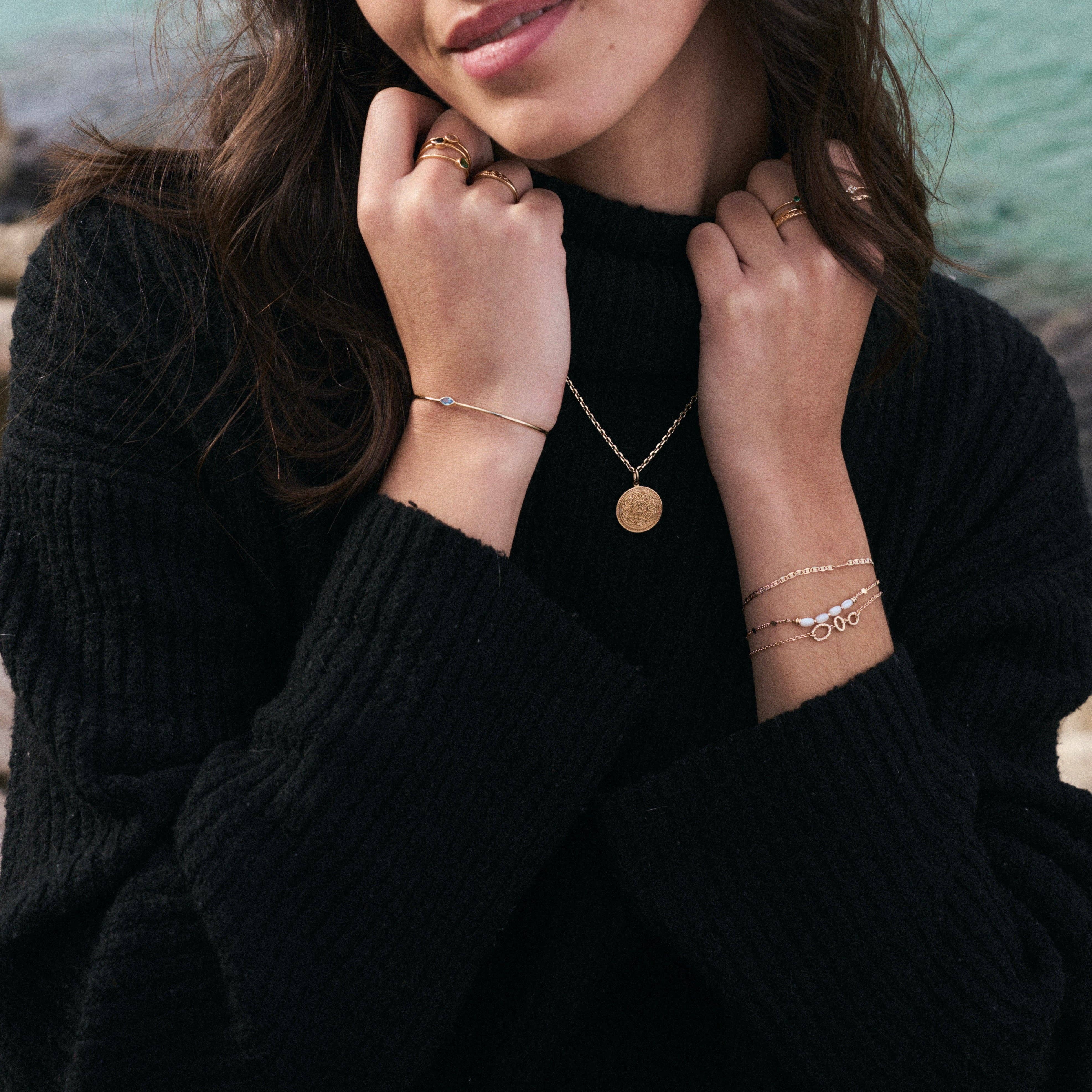 Meora Paris – wholesale Manschettarmband – Armband Lagoon i 18k förgyllt guld2