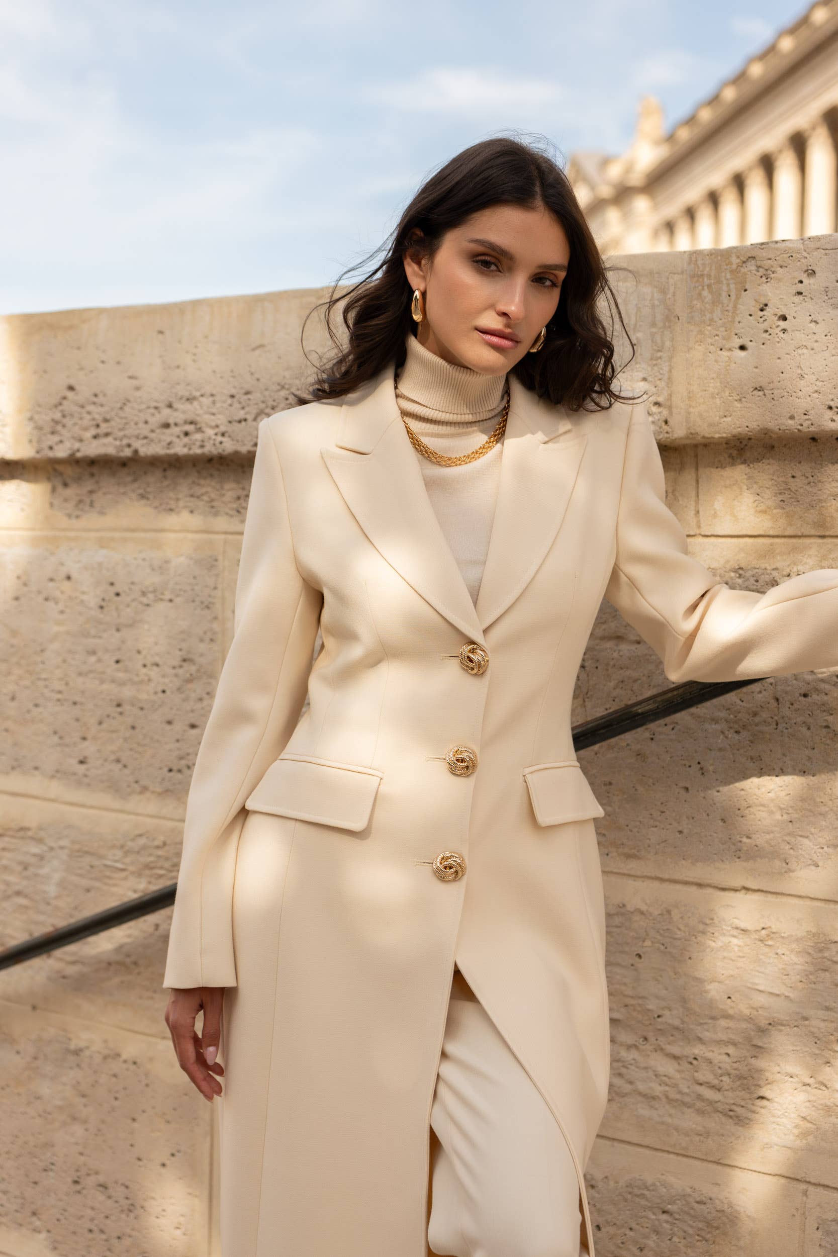 Attentif Paris - Vente Manteau – femme - [Thick] Manteau long à coupe ajustée orné de boutons dorés31