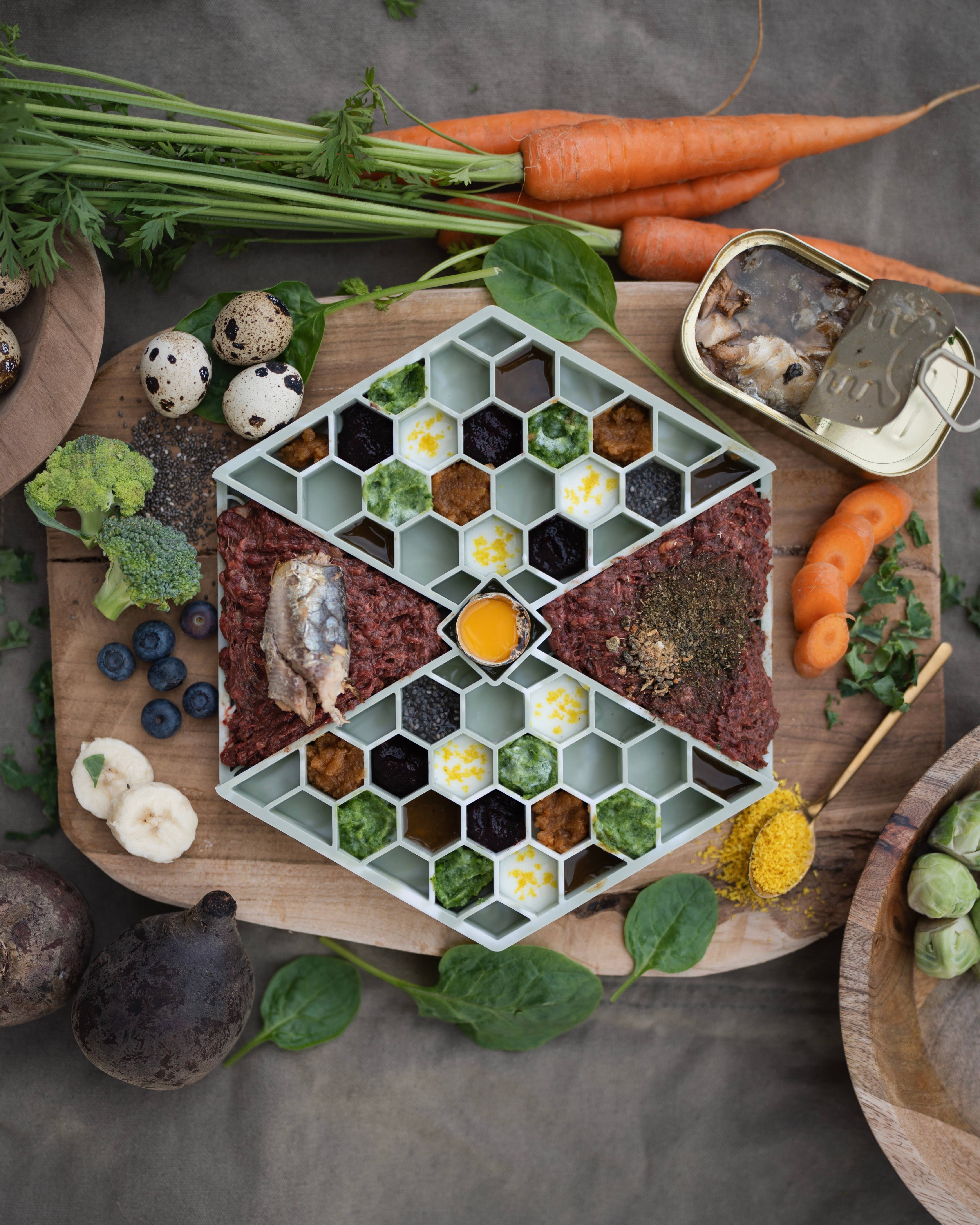 LIEVICK - Wholesale Pet Food Mat - Dog - LIEVICK Lick mat | Lievick Green & White2