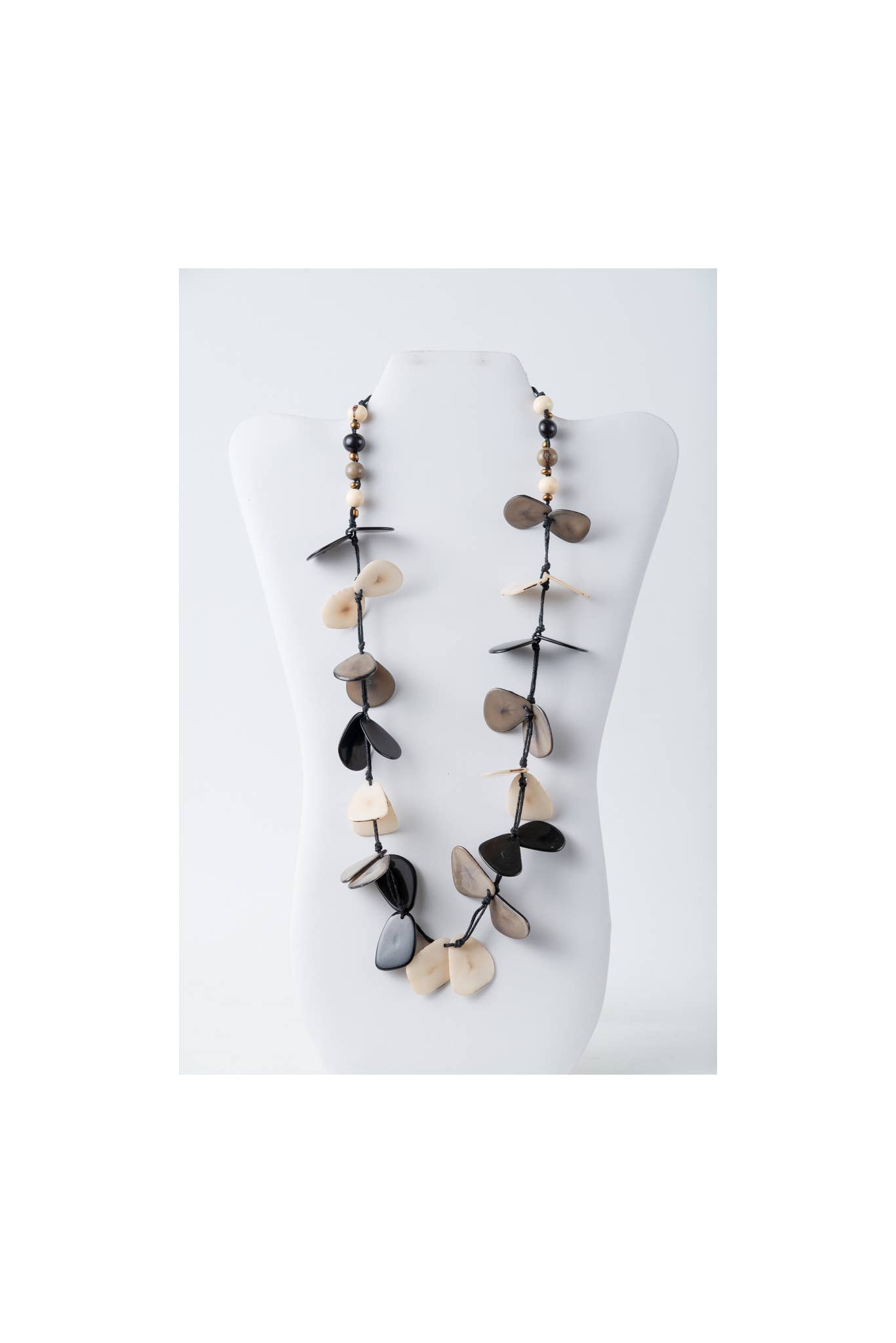 TaguArtsy – wholesale Smycken – Veronica Enkelsträngad Kronblad Lång Tagua Halsband3