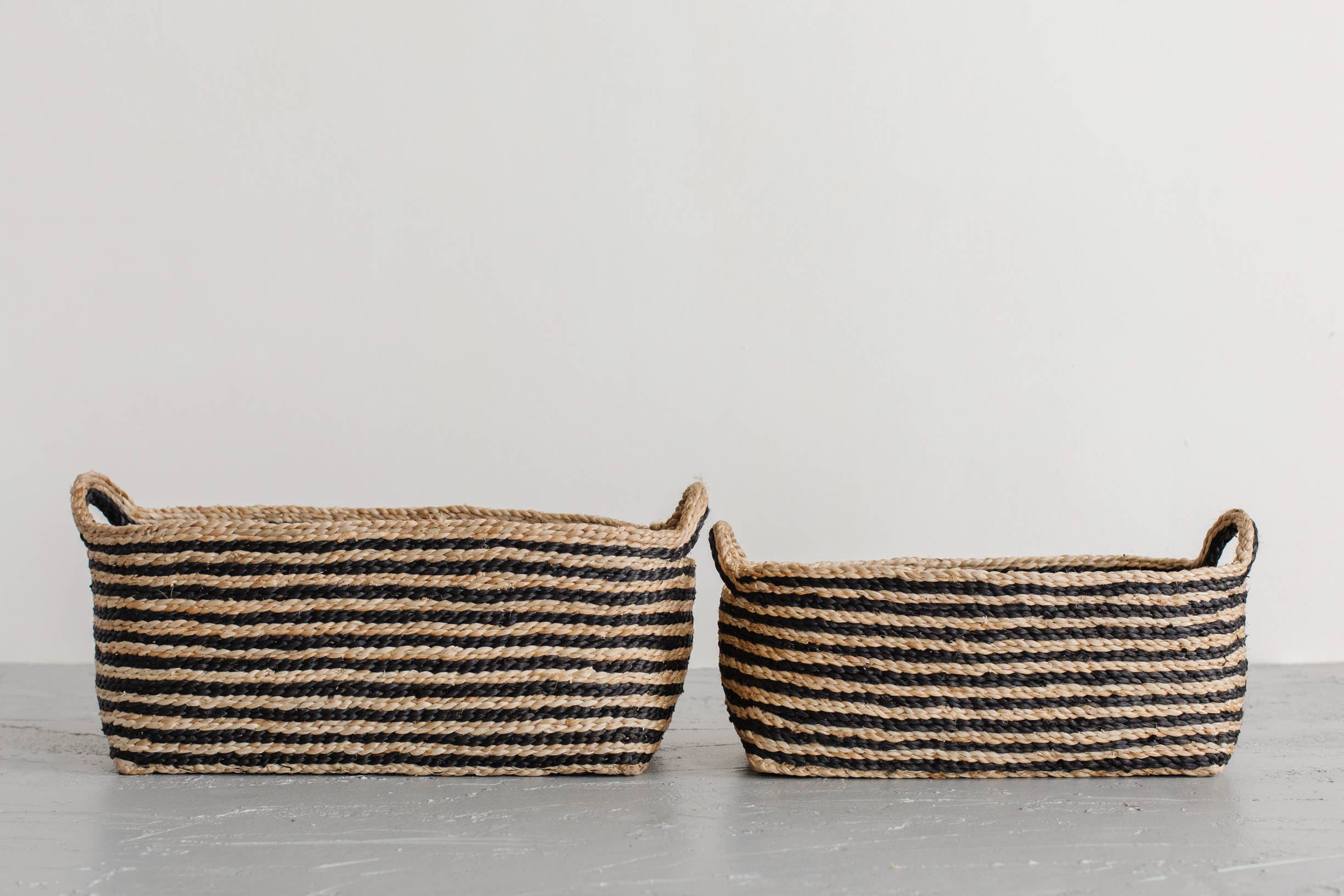 Will & Atlas – wholesale Prydnadsbricka – Rektangulär brickkorg, jute - randig4