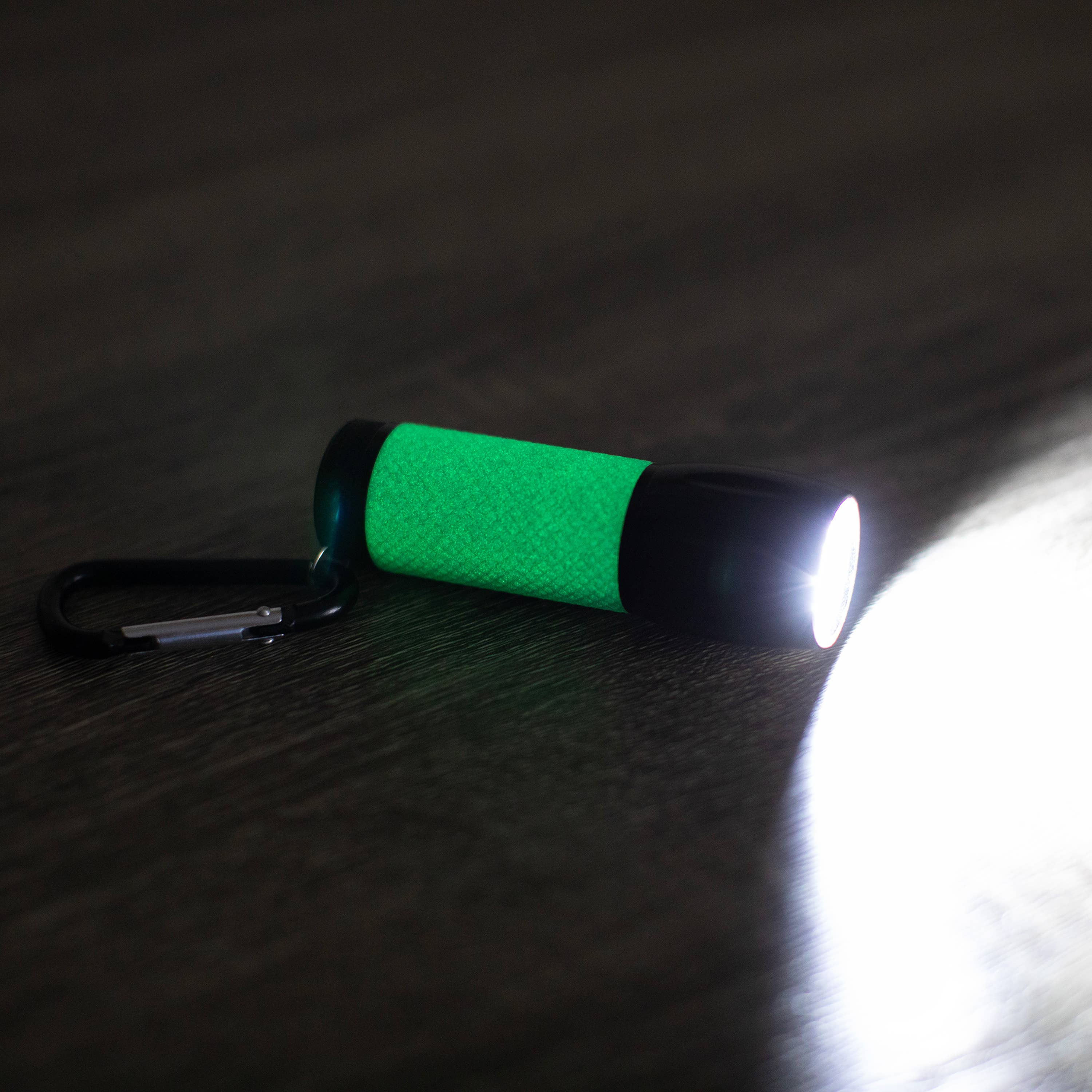 Carson - Vente Lampes de poche - Lampe de poche LED compacte, avec poignée en caoutchouc phosphorescente2