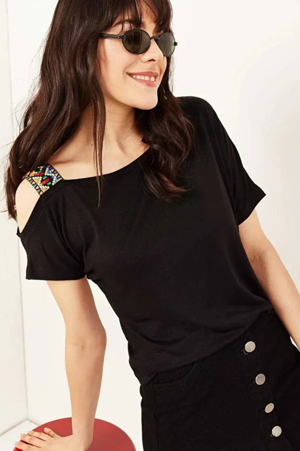 Hoxton Gal – wholesale Blouse – Women’s – One-Shoulder Ethnic-Trim Blouse3