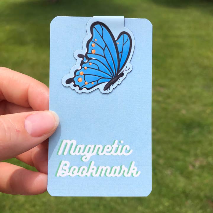 Marque-page magnétique papillon bleu par Earth Curious Art Co pour la vente par Earth Curious Art Co