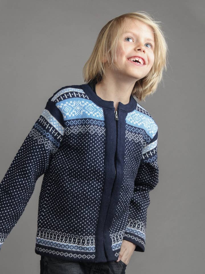 Cardigan enfant Skansen en laine 100% avec fermeture éclair pour la vente par Susan Fosse AS