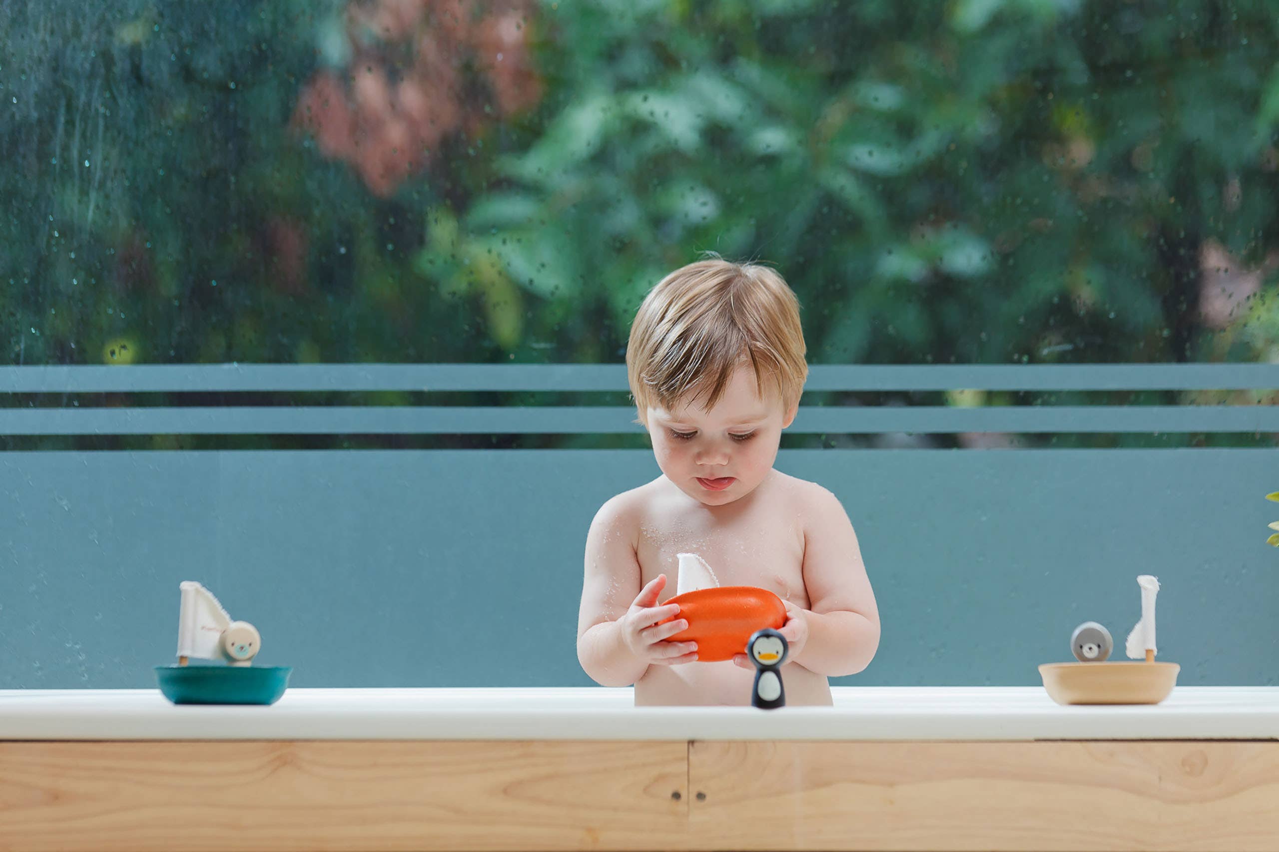 Little Concepts Distribution Ltd – wholesale Bath toy – Baby – Sailing Boat Penguin Wooden Bath Toy PlanToys1