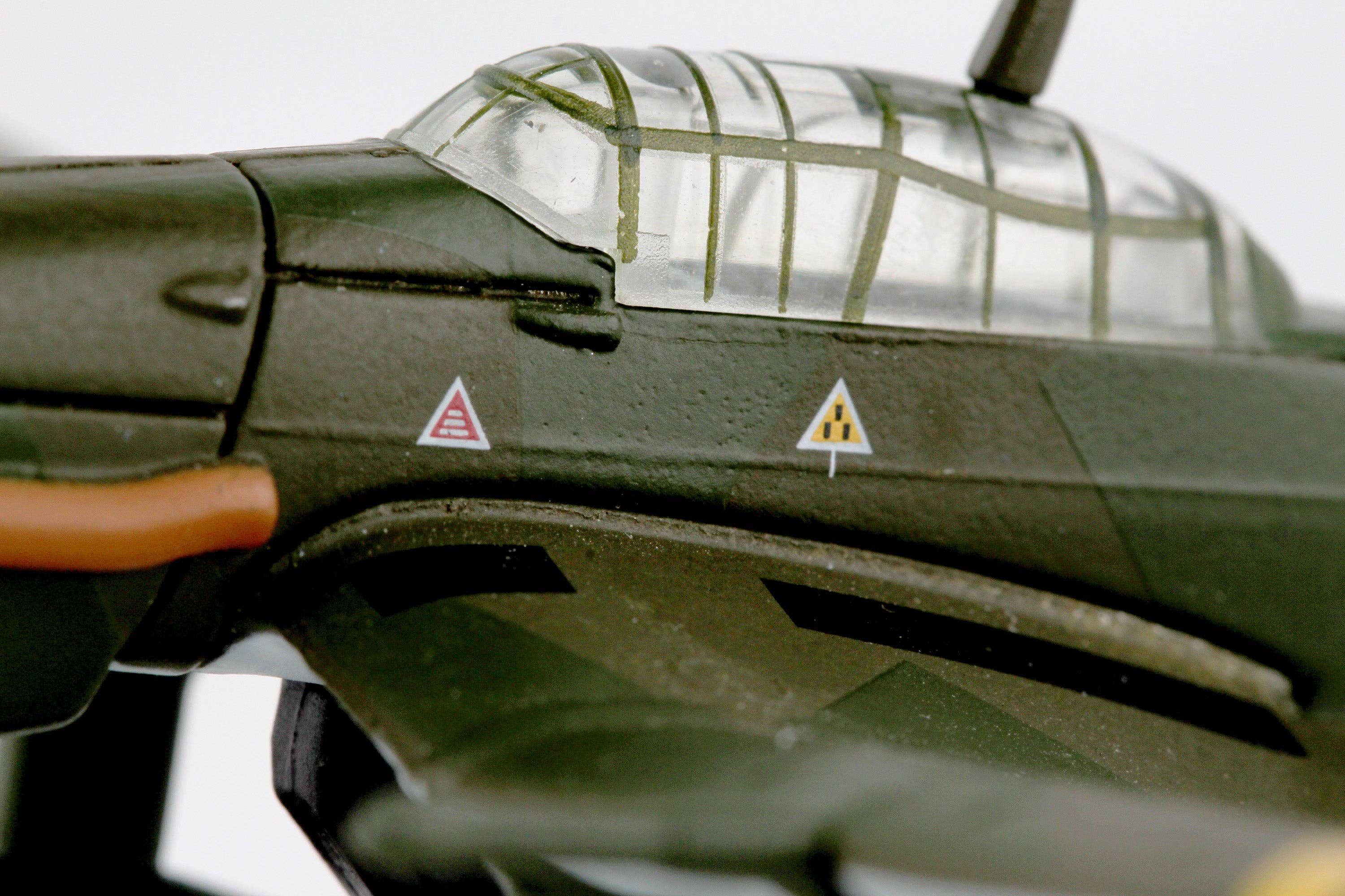 Daron Worldwide Trading - Venta al por mayor Artículo decorativo de mesa - SELLO POSTAL PS5339-4 JU87 STUKA 1/1106