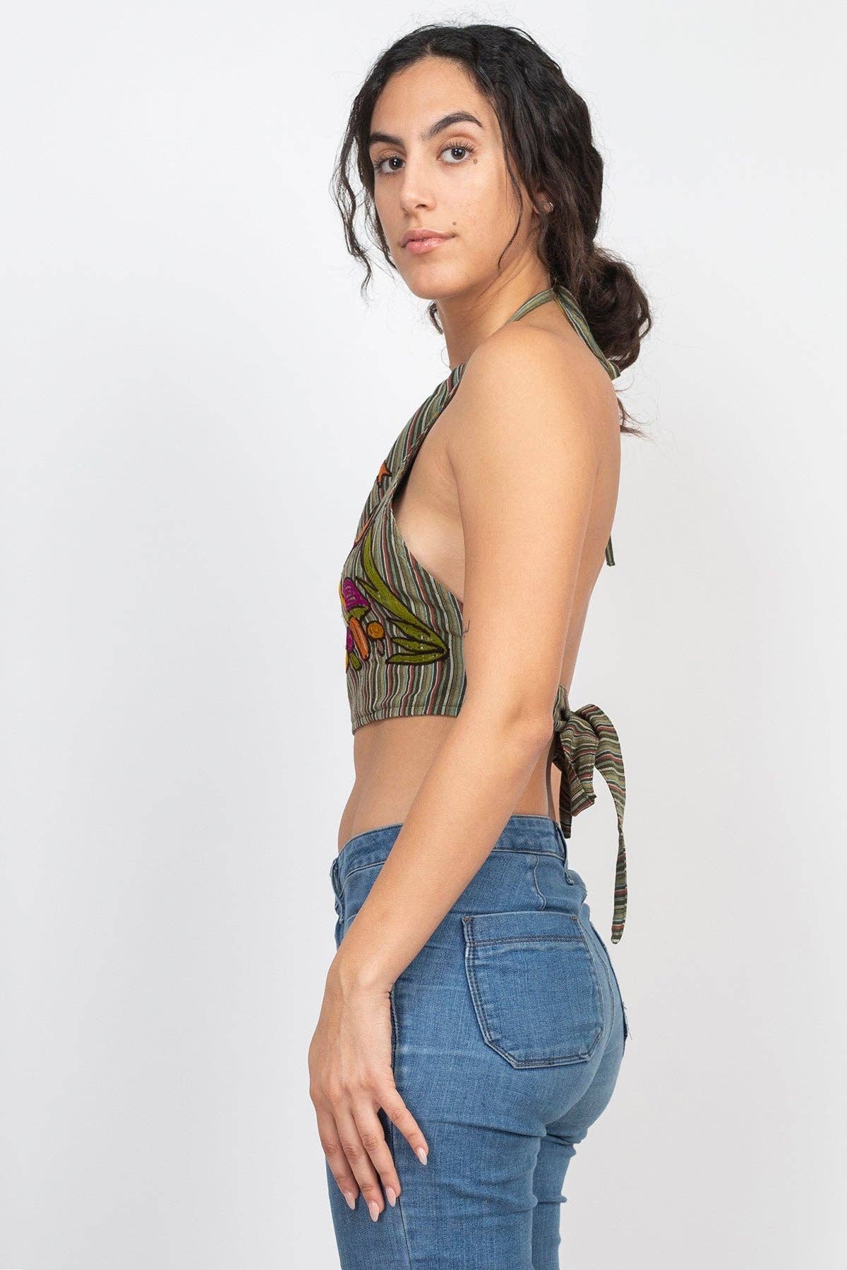 Lakhays Collection Inc. – Großhandel Bluse – Damen – Neckholder-Top mit Pilzstickerei3