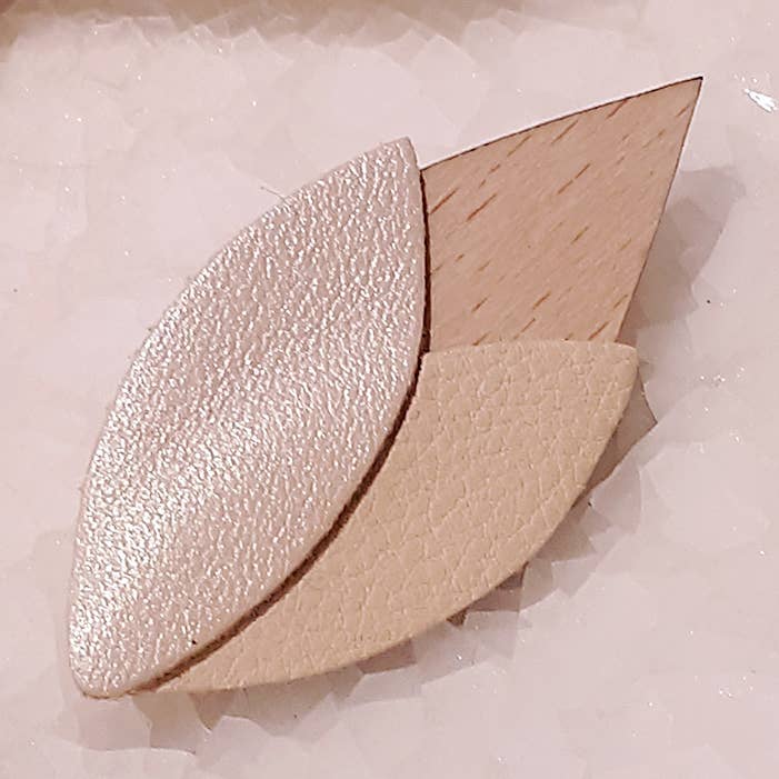 Spilla TULIPE Avorio per la vendita all'ingrosso da parte di Ni une ni deux