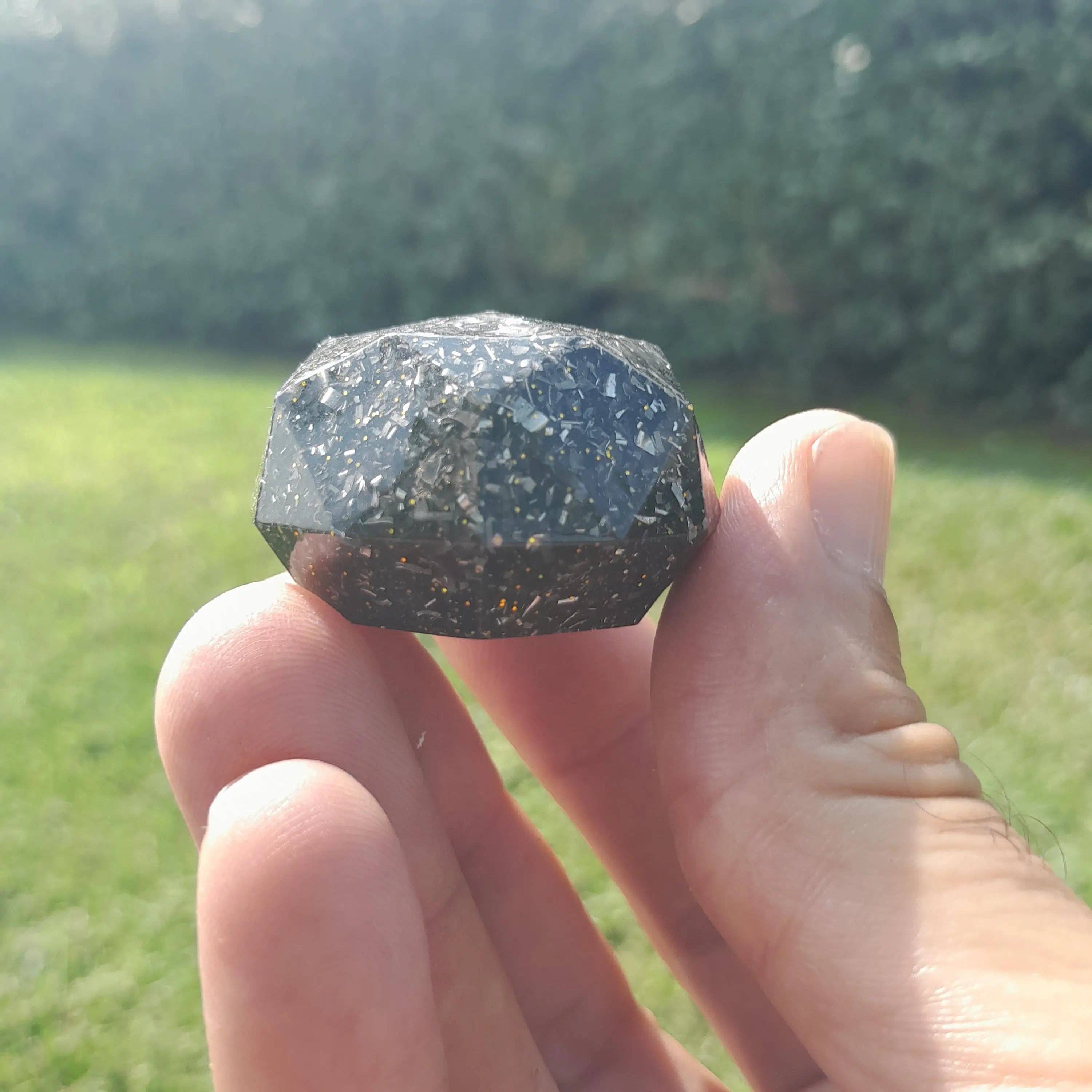 Mundo Orgon - Wholesale Spiritual Stone/Crystal - Mini Orgonite Dome - Pocket Size9
