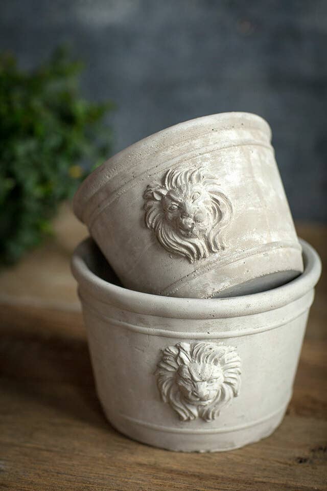 Vagabond Vintage - Wholesale Plant Pot - Medium Lion Head Cement Planter
