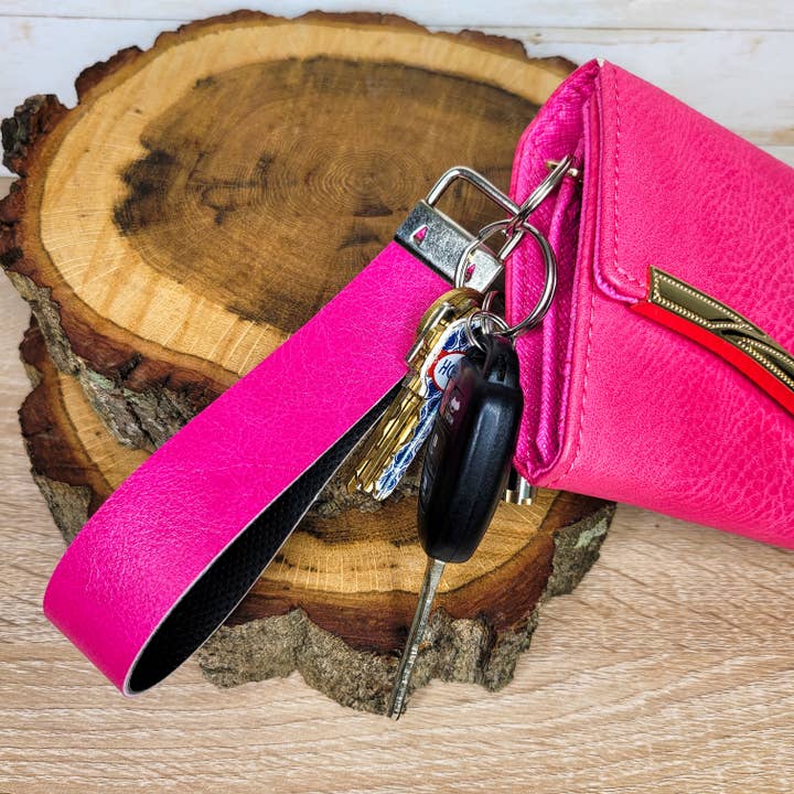 Pinkfarbener Schlüsselanhänger aus Kunstleder mit Armband für den Großhandel von Niccolagio