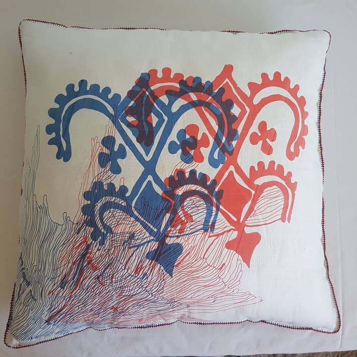 Coussin L'UN SUR L'AUTRE 60x60cm pour la vente par Lalla De Moulati