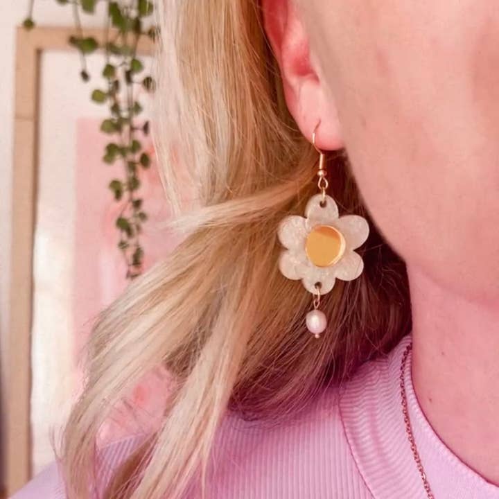 Kiki & Co. - Wholesale Dangle earrings - Juliet Earrings - Pearl / Gold / Freshwater Pearl1