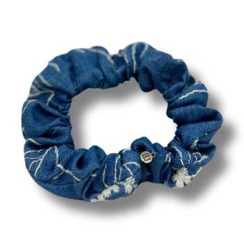 Scrunchie Mini „Broderi Jeans“ - Blå for engroshandel hos Hairjewelz by Elle