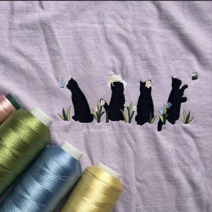 Chemise Spring Cats brodée Comfort Colors pour la vente par Promiseful Art