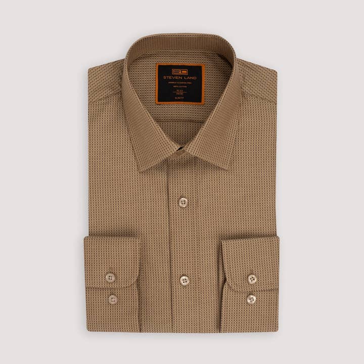 Le Silo | Col Classique | Poignet Arrondi Ajustable | 100% Coton | Brun Doré pour la vente par Steven Land