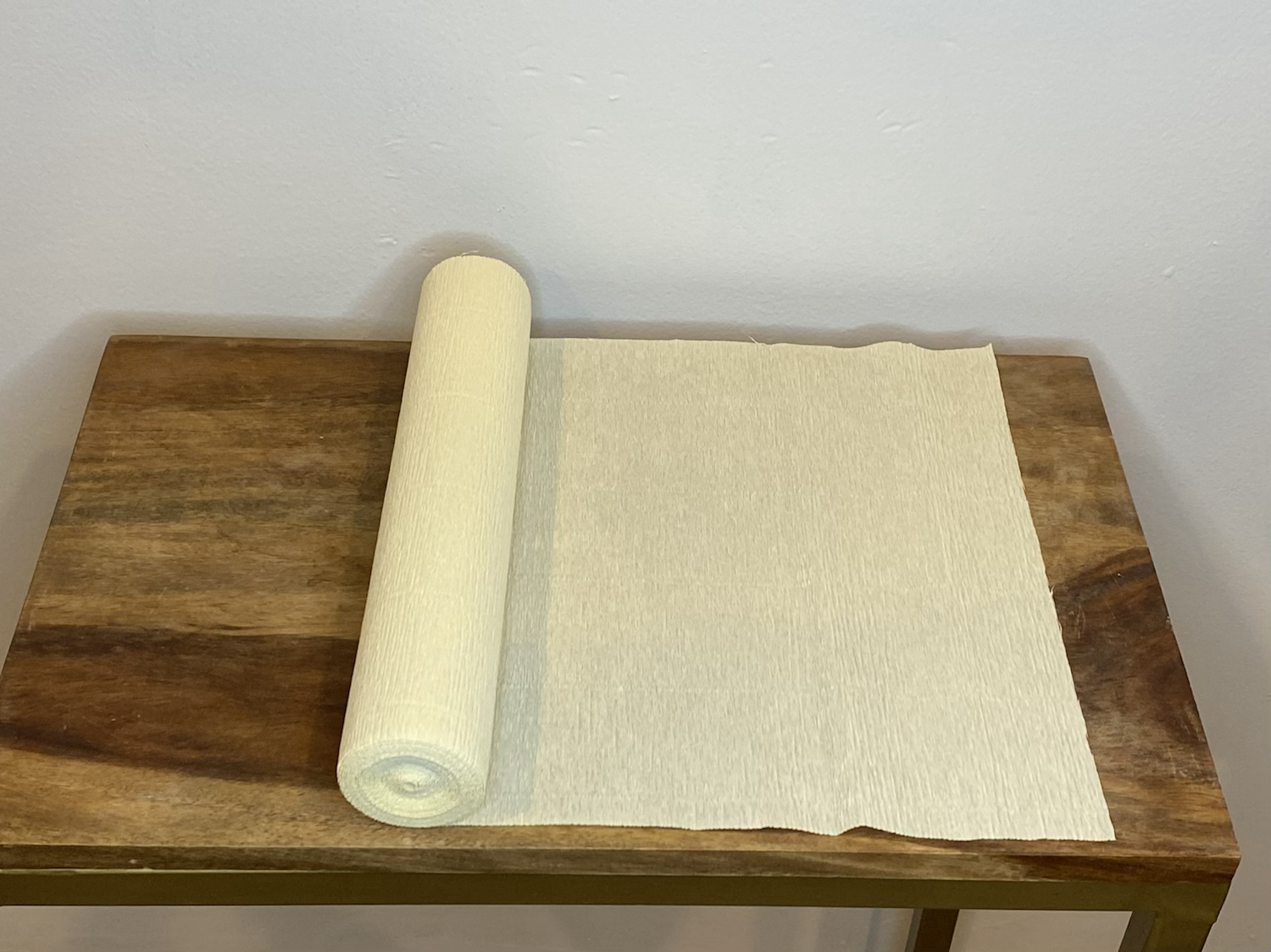 Petals and Pearls Design - Vente Matériels de bricolage - Crêpe épaisse ivoire pour fleuristes0