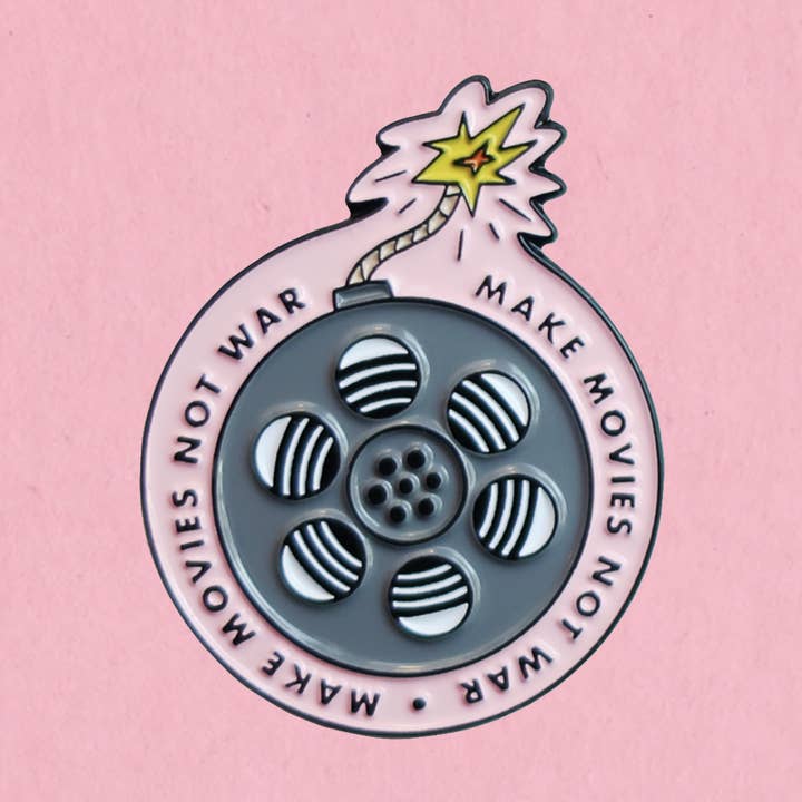 Alfiler de solapa esmaltado Make Movies, no War para venta al por mayor de Kate Gabrielle