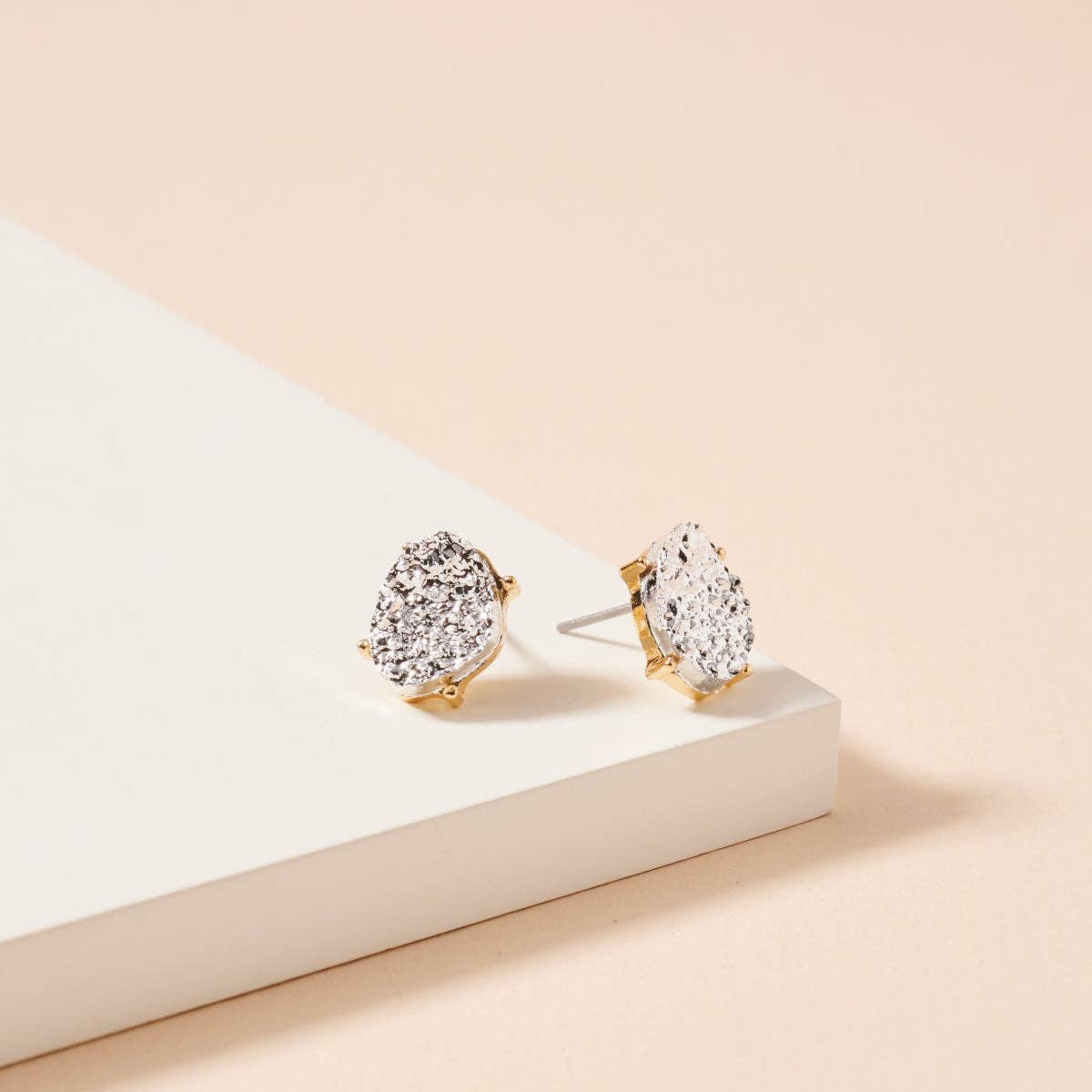 Frem - Vendita all'ingrosso Orecchini a bottone - Orecchini a bottone in pietra druzy a forma organica11