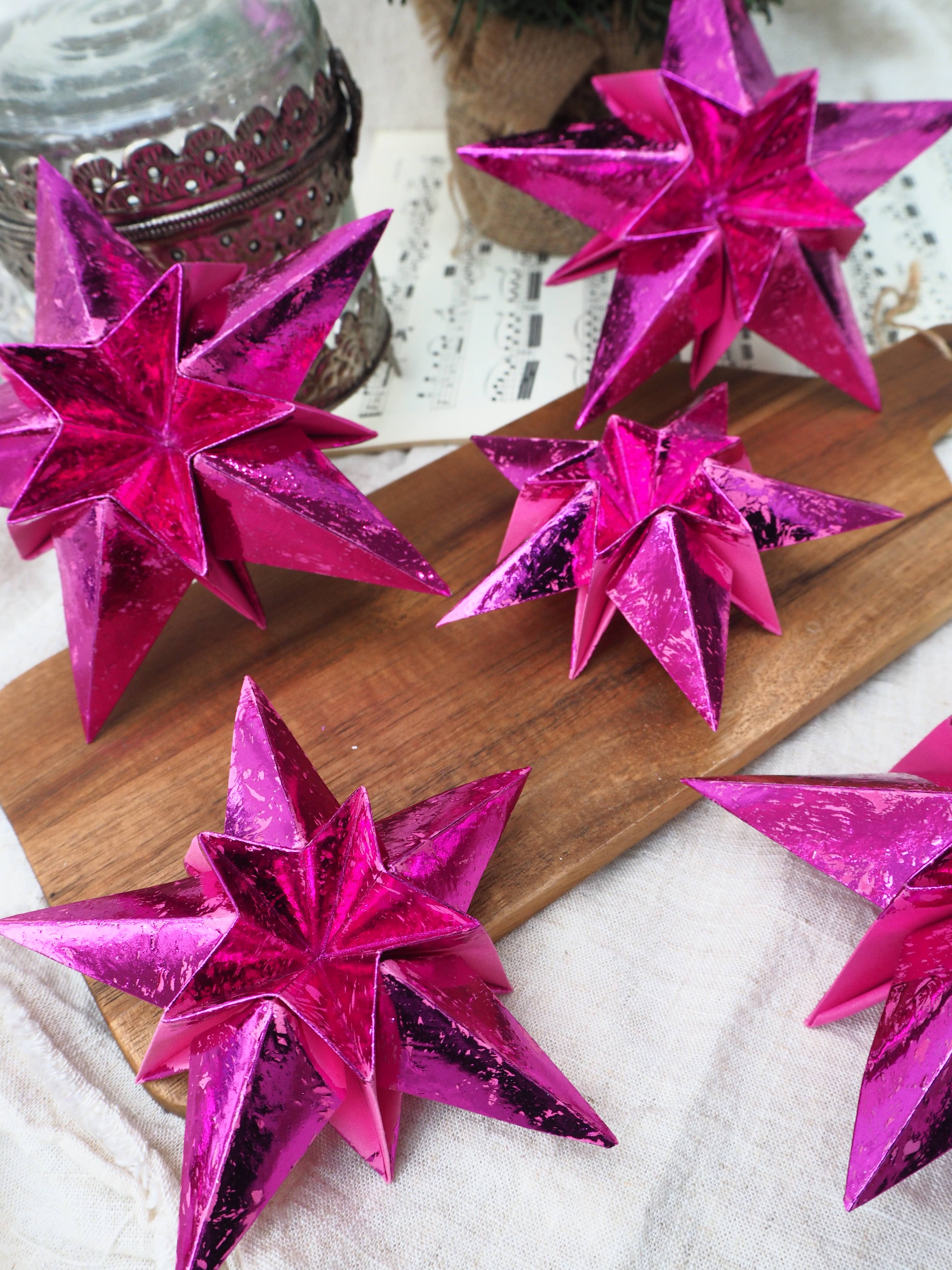 Joyful Array – Großhandel Weihnachtsschmuck – Weihnachtliche Origami-Sterne aus metallischem Pink7