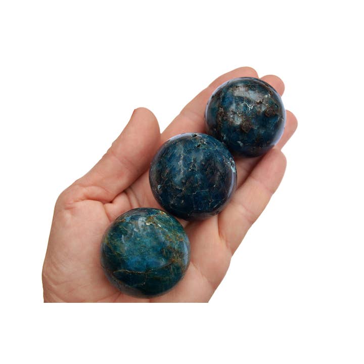 Sphère d'apatite bleue (14-15 pièces) - (25 mm - 40 mm) Lot de 1 kg pour la vente par Kaia & Crystals