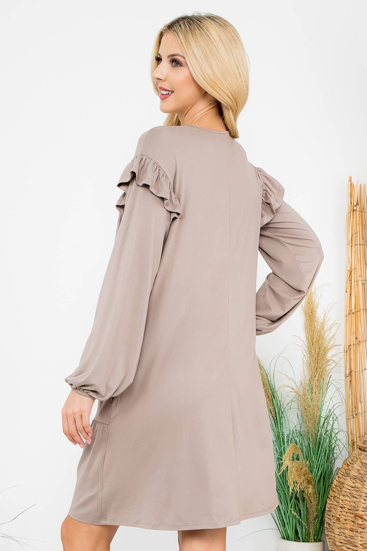 You & Me - Vendita all'ingrosso Vestito - Donna - YMD10024V - ABITO A TINTA UNITA CON DETTAGLIO A VOLANT A MANICHE LUNGHE40