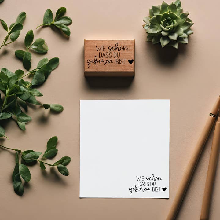 Træstempel „Hvor dejligt at du blev født“ for engroshandel hos Handmadeshelter