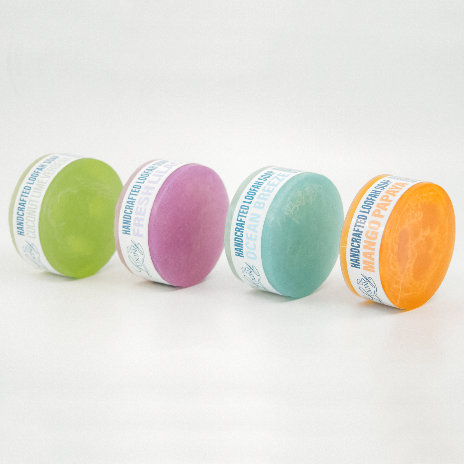 Luxiny Products - Luxurious Bath and Body - Vendita all'ingrosso Saponette - Ocean Breeze: sapone alla glicerina fatto a mano con luffa esfoliante2