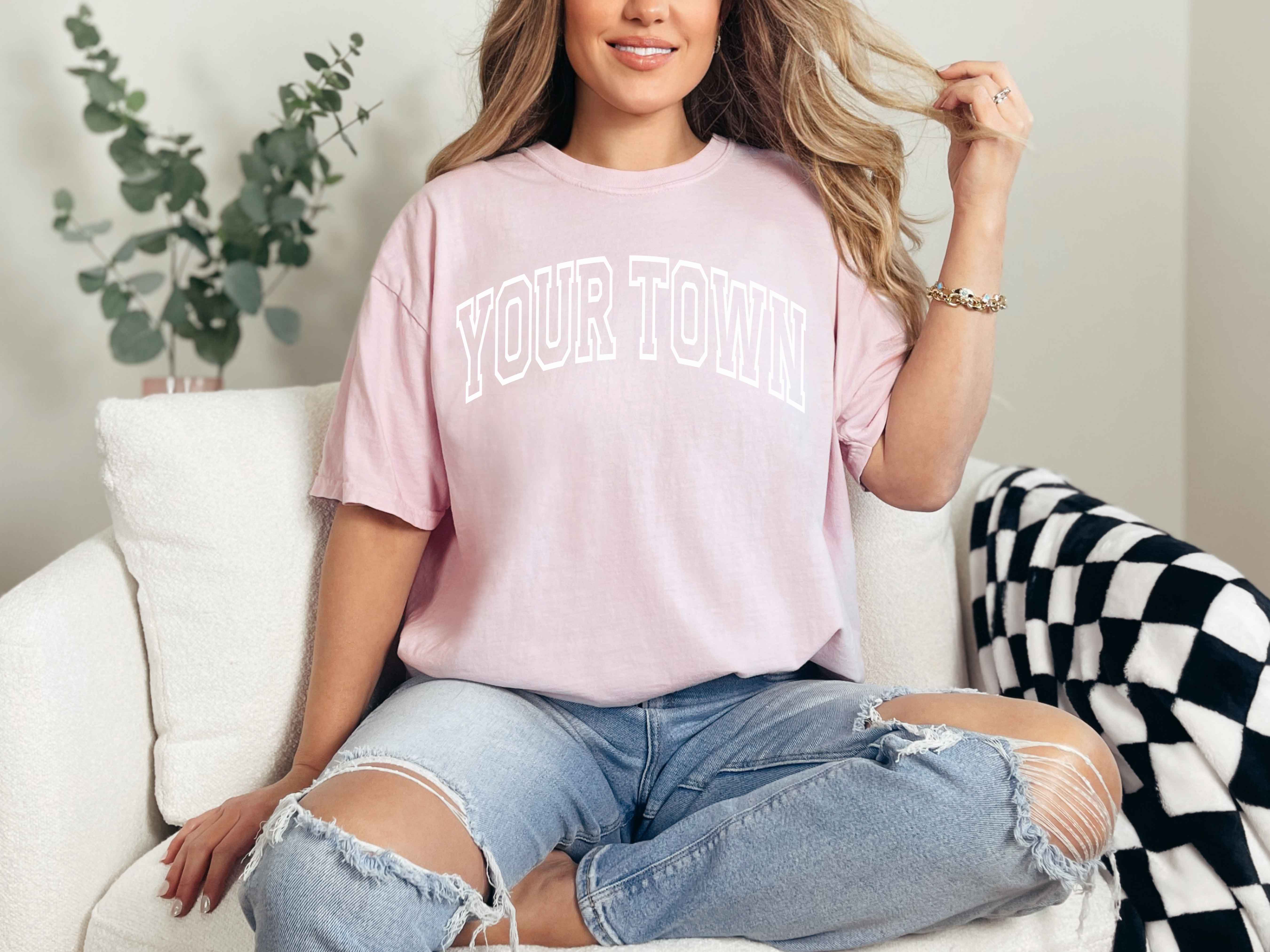 One Nine - Vendita all'ingrosso Maglietta serigrafata - Donna - T-shirt personalizzata City/Town Comfort Colors Heavyweight Hometown10