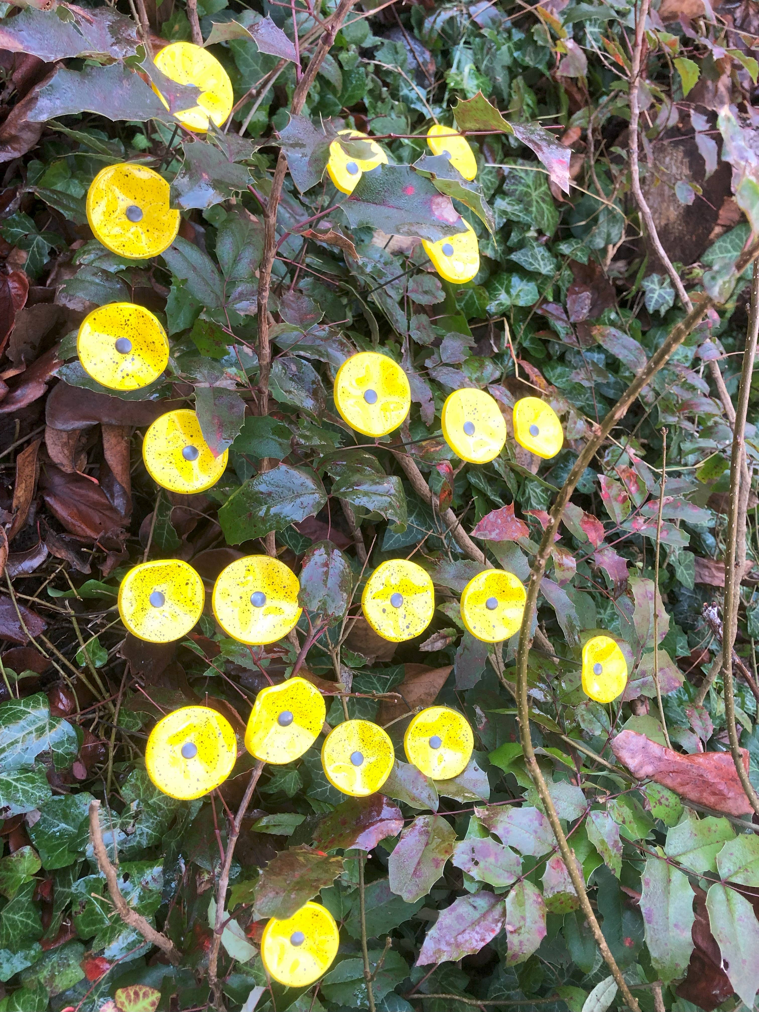 CARNEOL GLASS - Wholesale Garden/Lawn Stake - Small Glass Flower For Outside IN yellow-black12