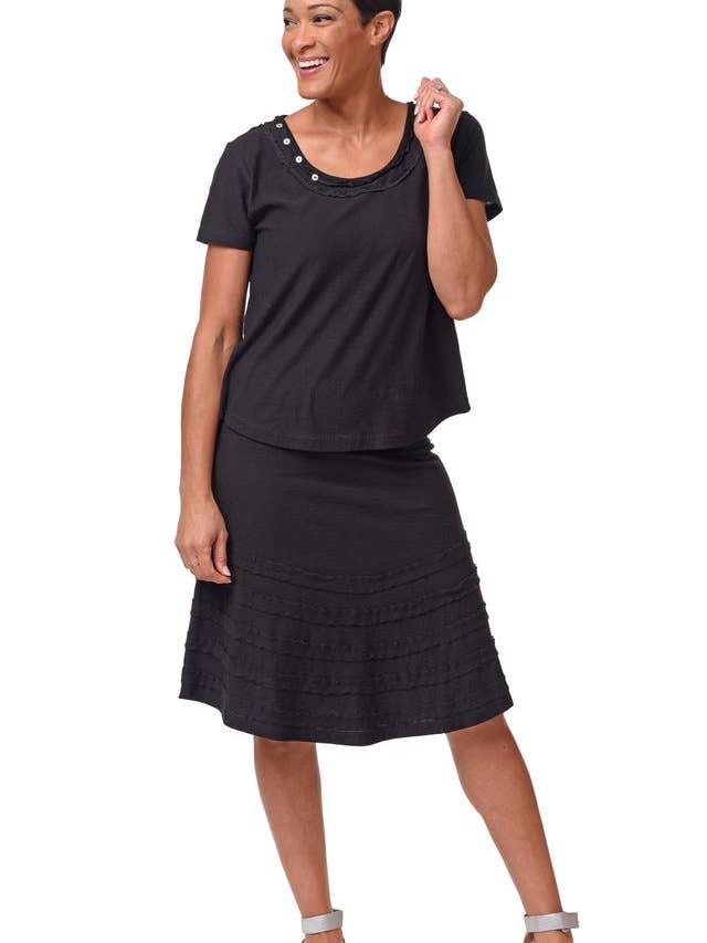 T-shirt à bouton CS101 en noir* pour la vente par Tulip Clothing