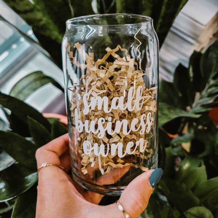 Lille virksomhedsejer 16 oz dåseglaskop for engroshandel hos SnaptureThis