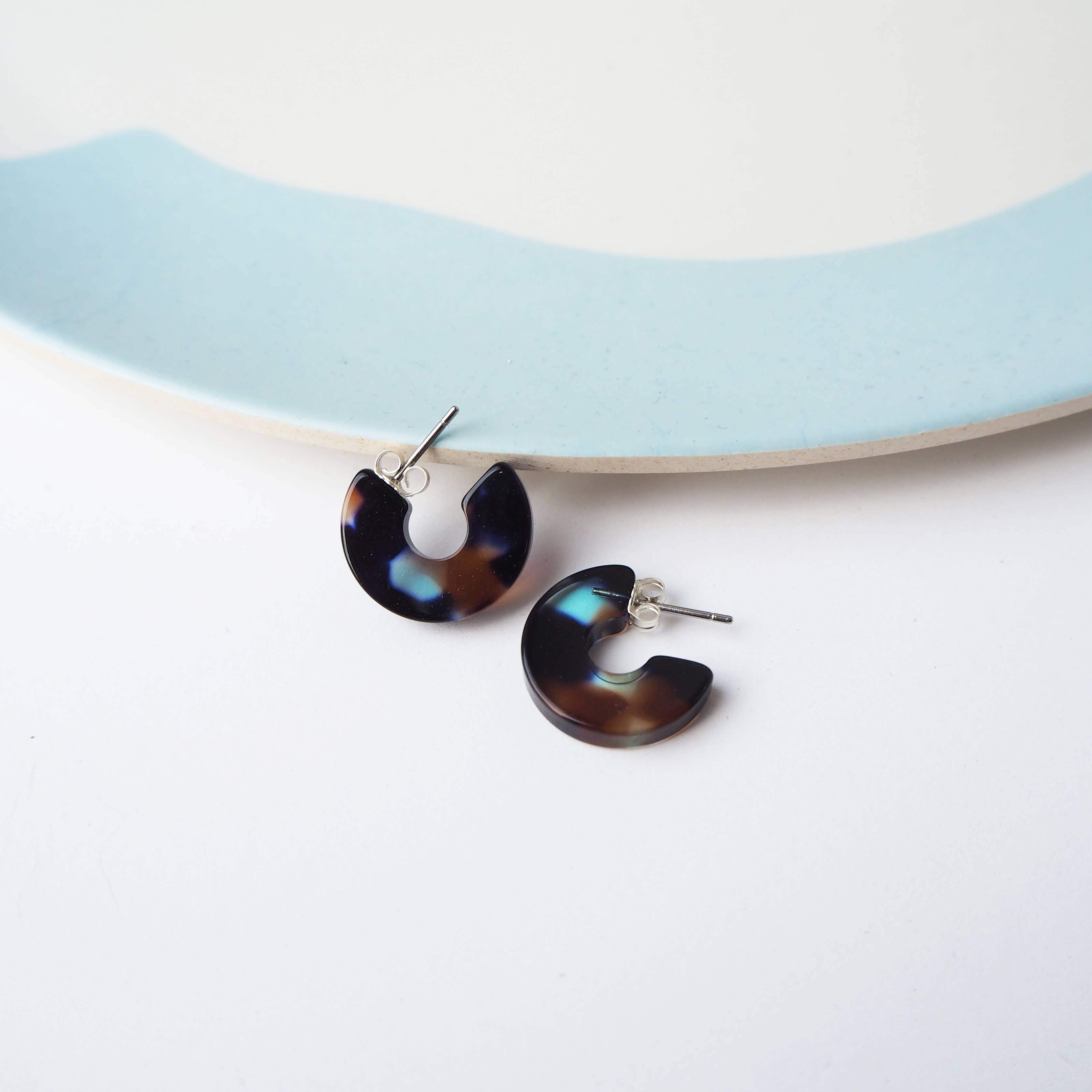 Custom Made - Wholesale Oorringen - Koraal Super Mini Acetaat Hars Huggie Hoepel Oorbellen2