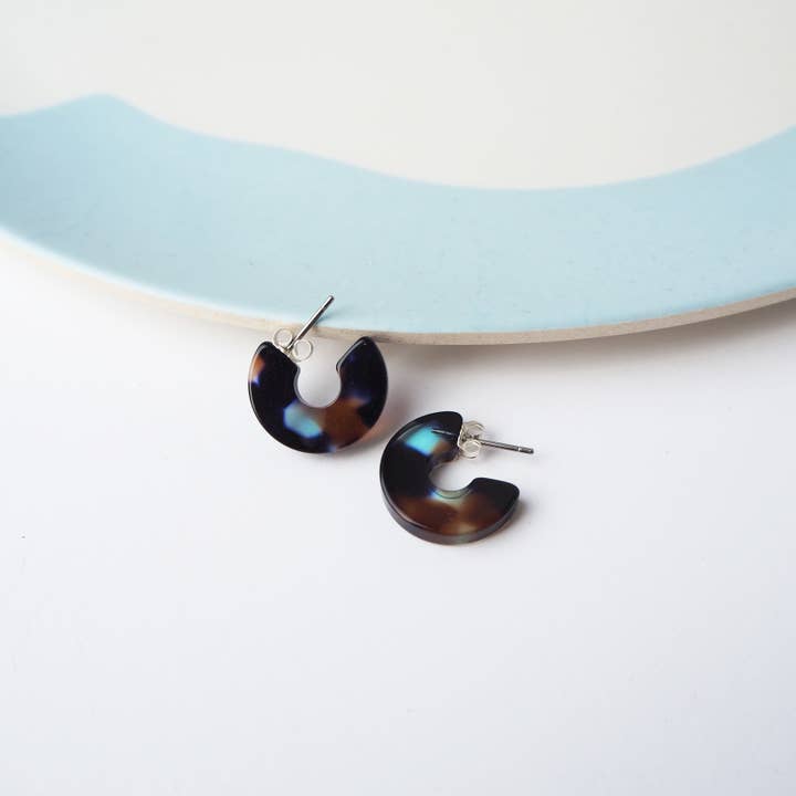 Custom Made - Wholesale Oorringen - Koraal Super Mini Acetaat Hars Huggie Hoepel Oorbellen2