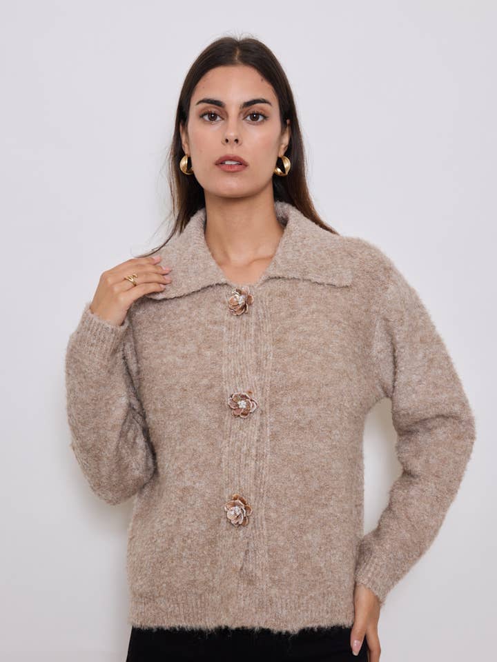 KY CREATION PARIS - Wholesale Knit Sweater - Women's - Cardigan with collar and large flower buttons3