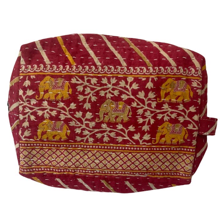 Trousse de maquillage matelassée recyclée – Éléphants rouges pour la vente par Claire Akkan