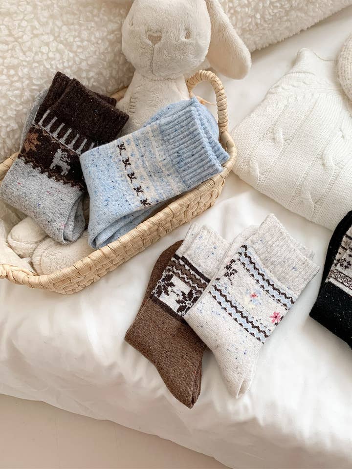 Rufia – Retro Mid-Calf Socks with Snowflake Pattern for wholesale by Funkyrel® Atzbranding Limited