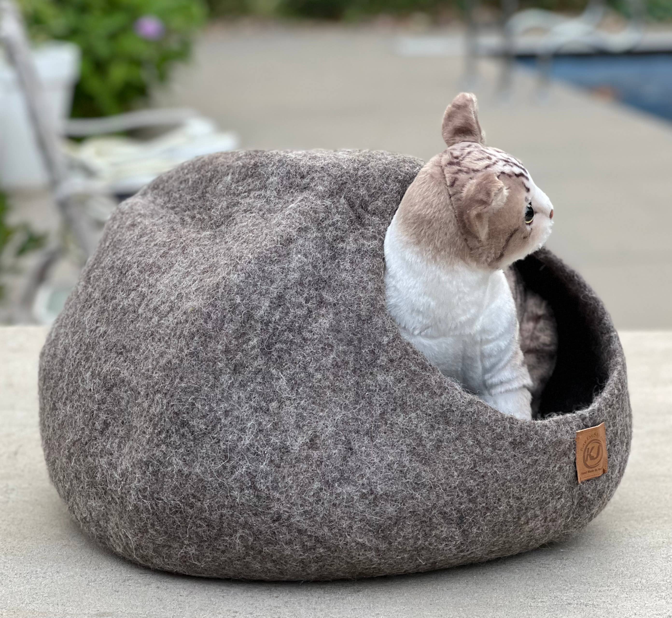 Lungta Imports - Wholesale Pet Cave - Cat/Dog - Hand Made Felt Wool Cat Cave / Cat Bed / Warm Cat House (Cop2