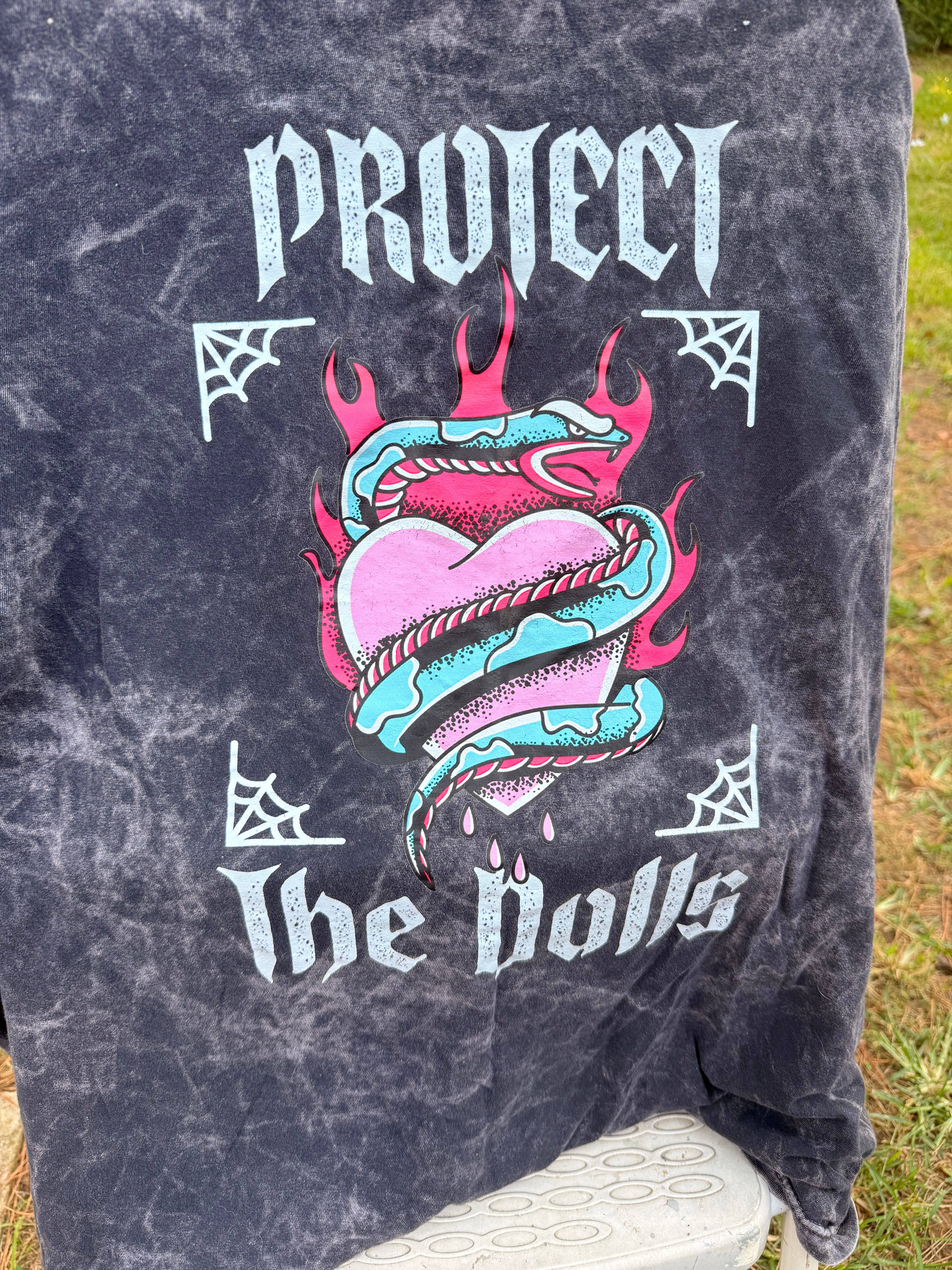 Kennidi Co. - Venta al por mayor Camiseta serigrafiada - Mujer - Protege la camiseta vintage de muñecas Lane Seven1