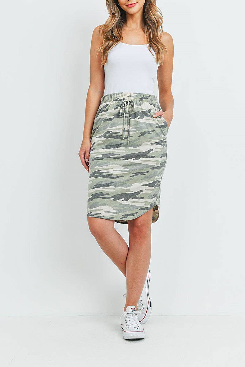 ARMÉ GRÖNT TRÄKOL CAMO PRINT FRONT SLIPS PENNA KJOL för wholesale på Faire0