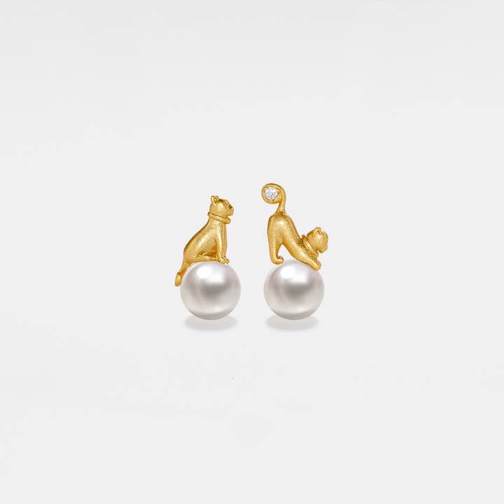 Gold Cat Pearl Stud Earrings in 925 Sterling Silver, Pearl for wholesale by Perimade & Co. LLC