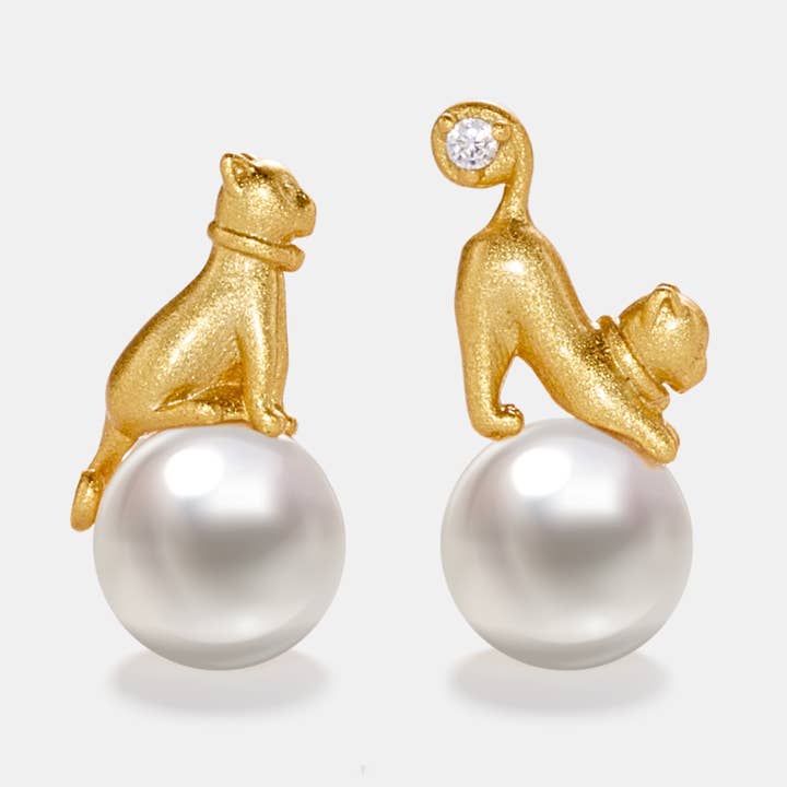 Gold Cat Pearl Stud Earrings in 925 Sterling Silver, Pearl for wholesale by Perimade & Co. LLC