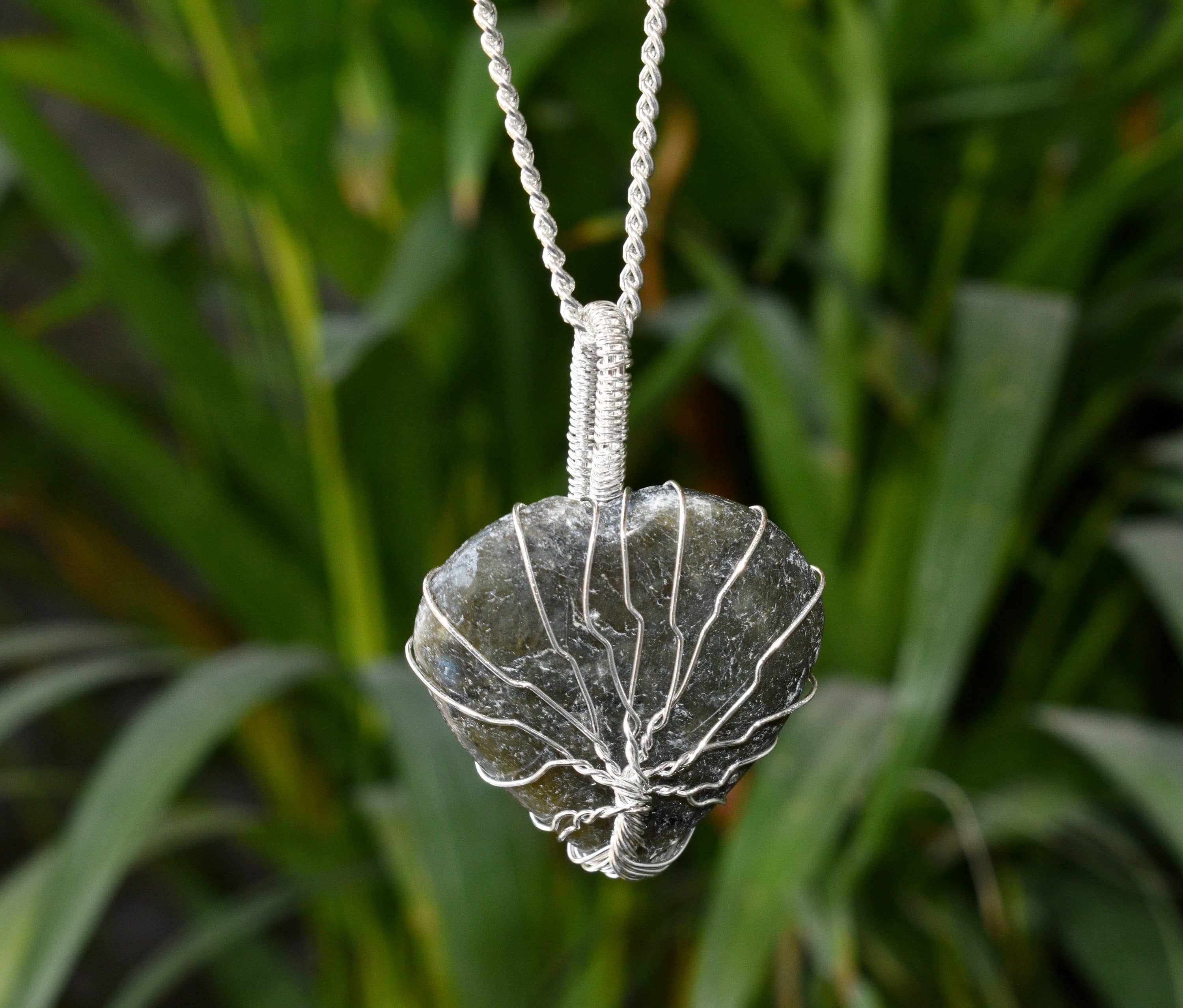 Soothing Crystals - Vendita all'ingrosso Collana con ciondolo/pendaglio - Ciondolo in cristallo a forma di cuore in argento avvolto in filo d'argento18