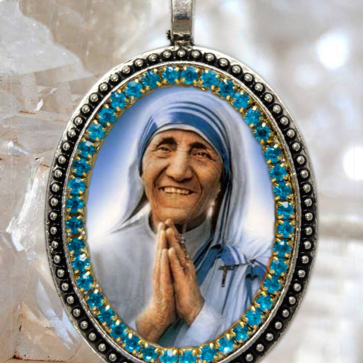 MariaSantissimaShop – Großhandel Kette mit Anhänger/Charm – Heilige Teresa von Kalkutta Handgemachte Halskette katholisch christlicher religiöser Schmuck Medaille Anhänger Madre Teresa von Kalkutta2