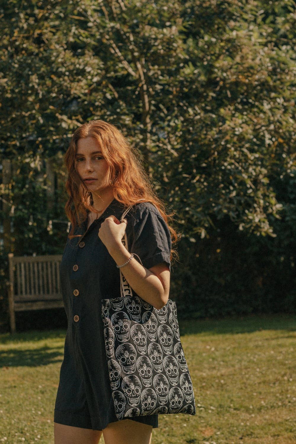 Xander Kostroma - Venta al por mayor Bolsa de asa- Mujer - Bolso shopper gótico de algodón negro con estampado de calaveras3