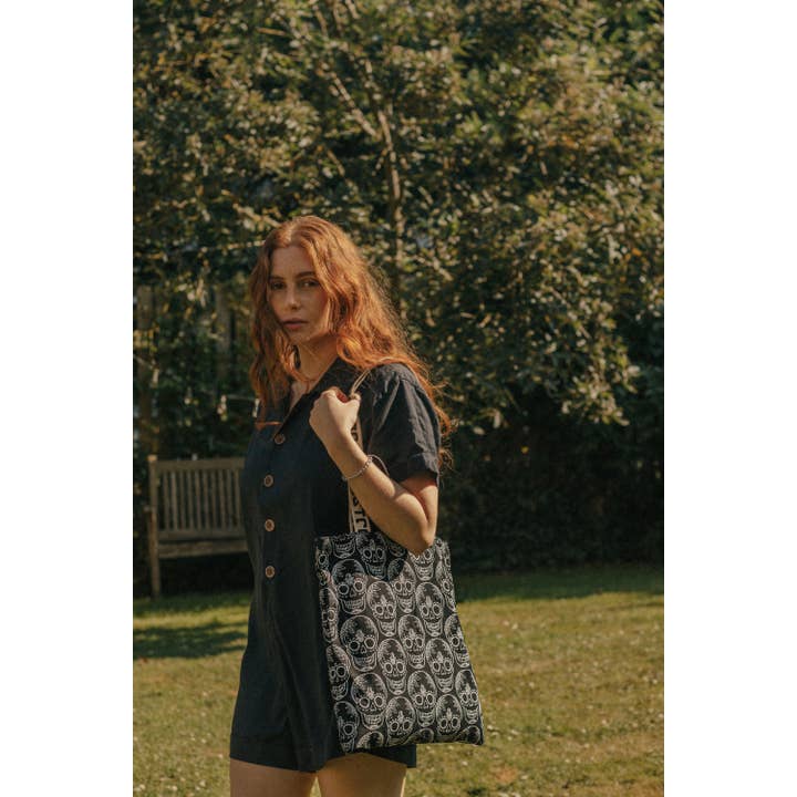 Xander Kostroma - Venta al por mayor Bolsa de asa- Mujer - Bolso shopper gótico de algodón negro con estampado de calaveras3